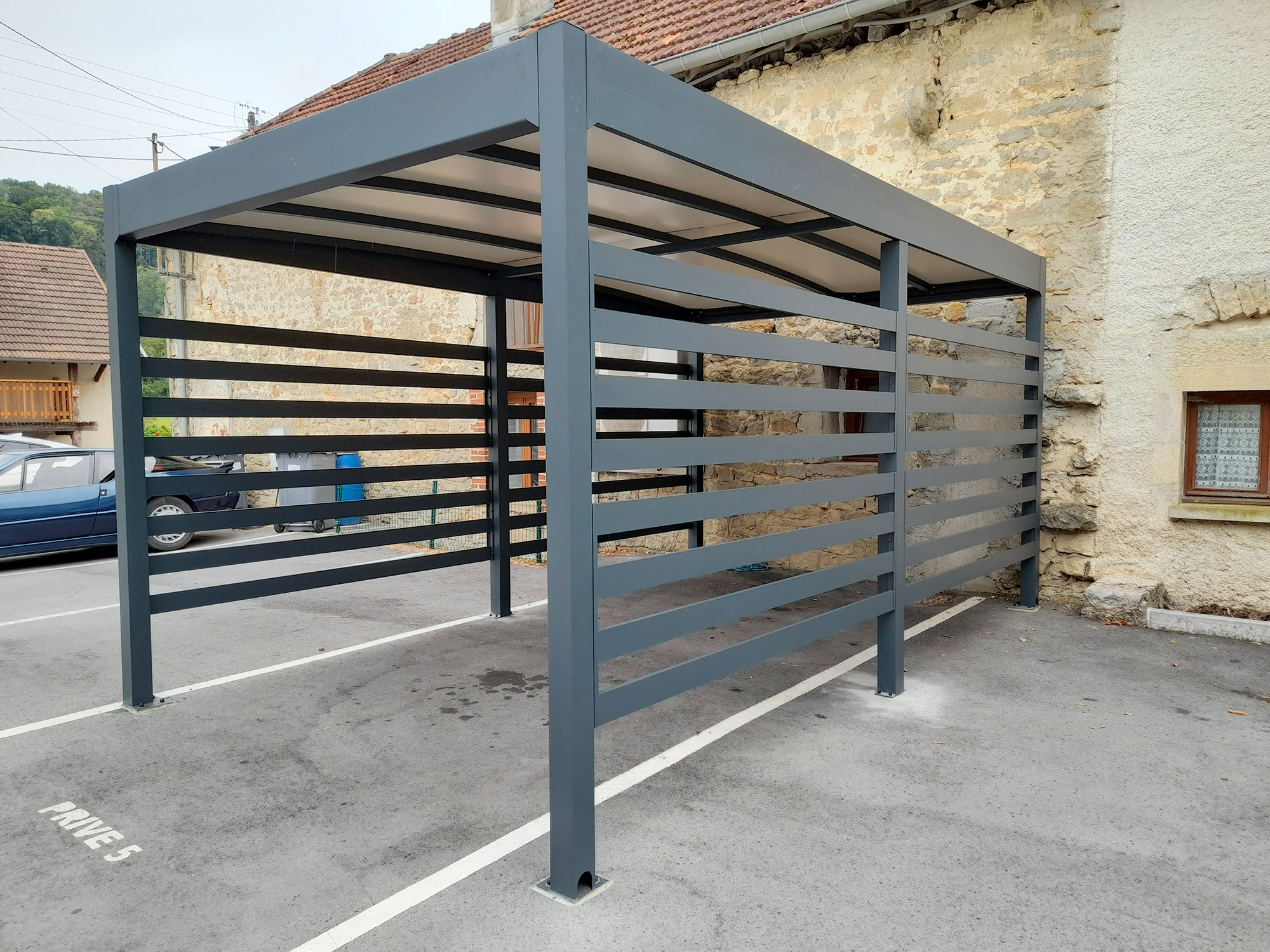 Création d&rsquo;un carport sur mesure : alliance de la fonctionnalité et du design à Busy
